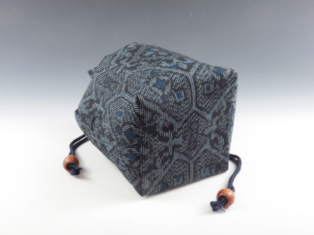 Japanese sake cup carrying pouch ("Oshima" style)