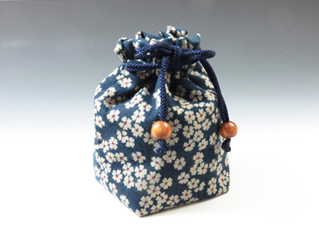 Japanese sake cup carrying pouch (Pretty Flower Pedal pattern)