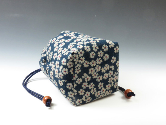 Japanese sake cup carrying pouch (Pretty Flower Pedal pattern)