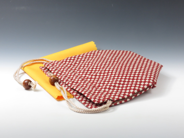 Japanese sake cup carrying pouch (Checkered Pattern)