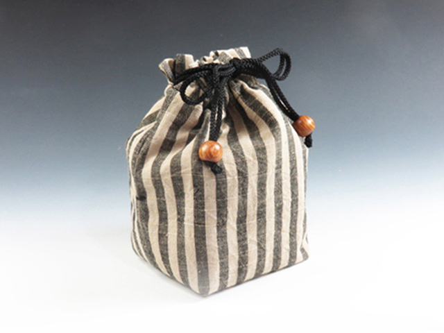 Japanese sake cup carrying pouch ("Aizu" cotton / white & black strips)