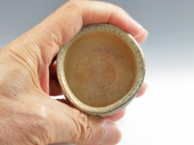 Shigaraki-Yaki (Shiga) Minoru-Gama Japanese sake cup (guinomi)  5SHI0069