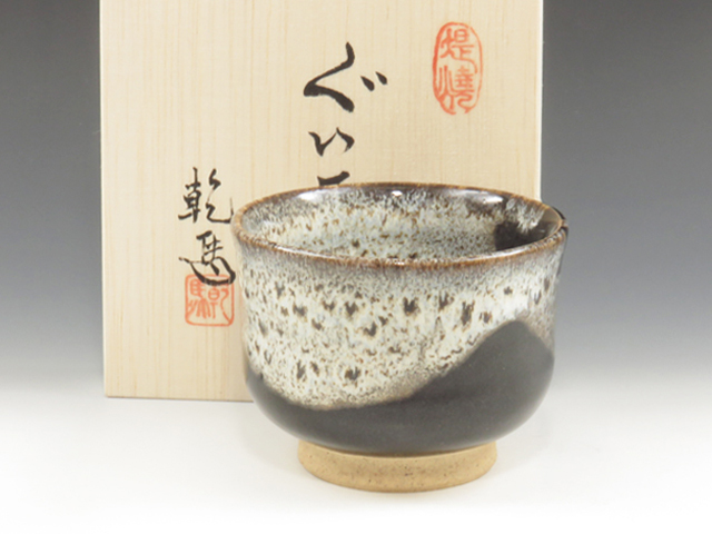 Tsutsumi-Yaki (Miyagi) Kenba-Gama Japanese sake cup (guinomi) 1TUT0020