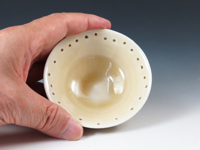 Tobe-Yaki (Ehime) Endo-Gama Porcelain Sake cup 7TOB0023