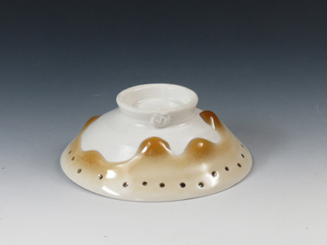 Tobe-Yaki (Ehime) Endo-Gama Porcelain Sake cup 7TOB0023