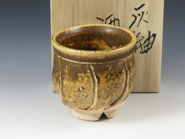 Shinjyohigashiyama-Yaki (Yamagata) Yahei-Gama Japanese sake cup (guinomi) 1SHI0004
