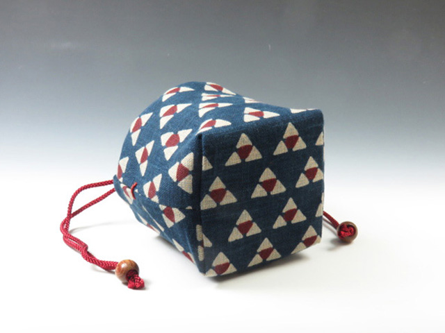 Sake cup pouch (Mitsuuroko triangle pattern)