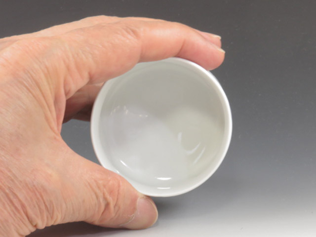 Imari-Yaki (Saga) Ogasawara Fujiemon-Gama Porcelain Sake cup  8IMA0054