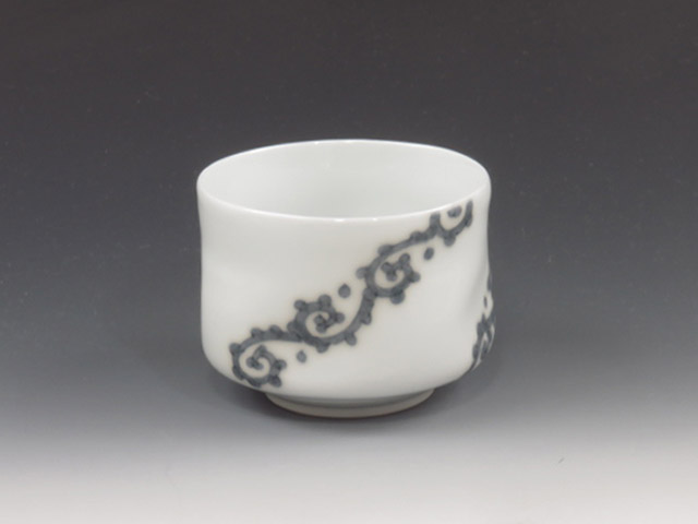 Imari-Yaki (Saga) Ogasawara Fujiemon-Gama Porcelain Sake cup  8IMA0054