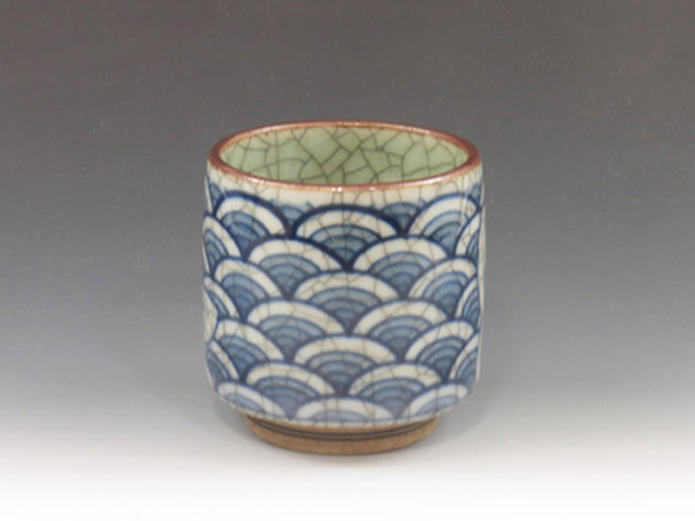 Imari-Yaki (Saga) Taisen-Gama Japanese sake cup (guinomi) 8IMA0057