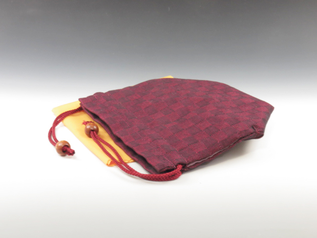 Sake cup pouch (Mikawa-Cotton Checked pattern in deep red)