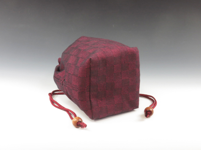 Japanese sake cup carrying pouch ("Mikawa" cotton Checked pattern in deep red)