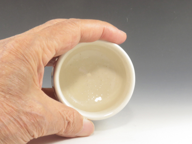 Inuyama-Yaki (Aichi) Matsuhi-Gama Japanese sake cup (guinomi)  4INU0005