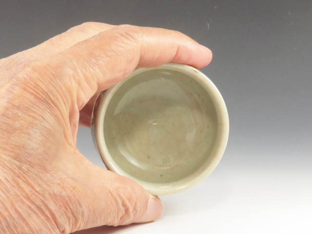 Inuyama-Yaki (Aichi) Matsuhi-Gama Japanese sake cup (guinomi) 4INU0006