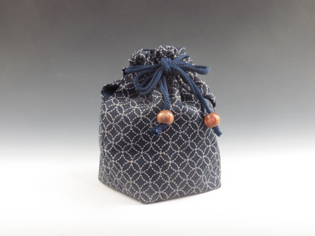 Japanese sake cup carrying pouch (Cotton / Pattern of overlapping circles)