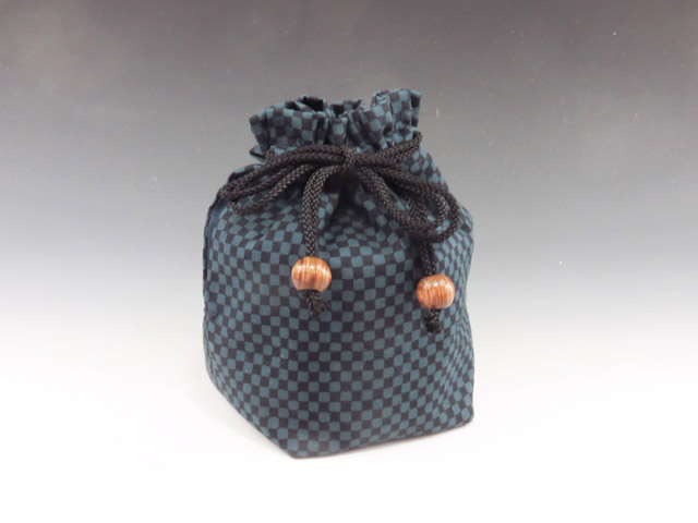 Japanese sake cup carrying pouch (Cotton / Checkered pattern in green)