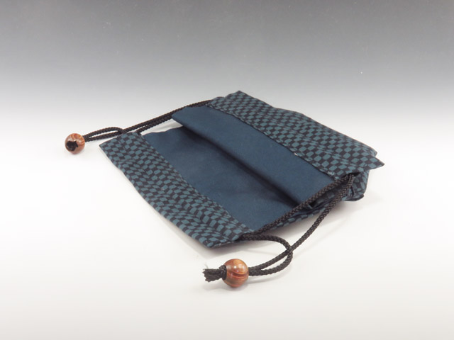 Japanese sake cup carrying pouch (Cotton / Checkered pattern in green)