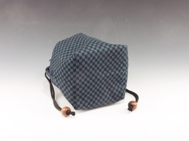 Japanese sake cup carrying pouch (Cotton / Checkered pattern in green)