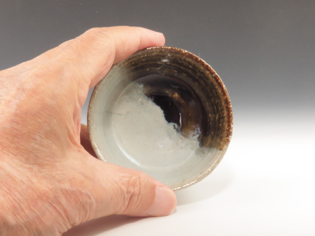 Takeo-Yaki (Saga) Koun-Gama Japanese sake cup (guinomi) 8TKE0003